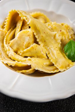 Pappardelle makarnası sebze ana yemek aperatifi taze gurme yemek arkaplan masa rustik gıda üst görünüm fotokopi alanı vejetaryen ve vejetaryen gıda