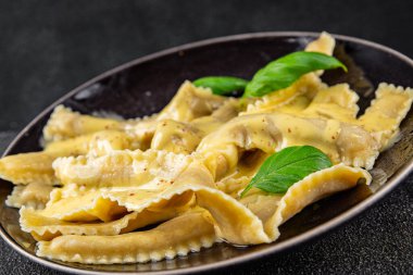 Pappardelle makarnası sebze ana yemek aperatifi taze gurme yemek arkaplan masa rustik gıda üst görünüm fotokopi alanı vejetaryen ve vejetaryen gıda