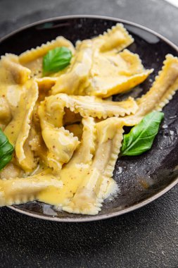 Pappardelle makarnası sebze ana yemek aperatifi taze gurme yemek arkaplan masa rustik gıda üst görünüm fotokopi alanı vejetaryen ve vejetaryen gıda