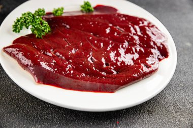 Çiğ sığır eti dana eti biftek biftek ızgara aperatif taze gurme yemek arkaplan masa rustik gıda üst görünüm fotokopi uzay keto ve paleo diyet