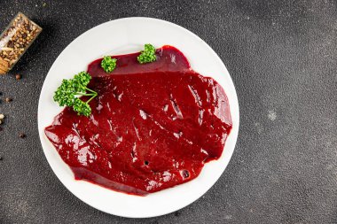 Çiğ sığır eti dana eti biftek biftek ızgara aperatif taze gurme yemek arkaplan masa rustik gıda üst görünüm fotokopi uzay keto ve paleo diyet