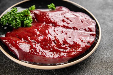 Çiğ sığır eti dana eti biftek biftek ızgara aperatif taze gurme yemek arkaplan masa rustik gıda üst görünüm fotokopi uzay keto ve paleo diyet