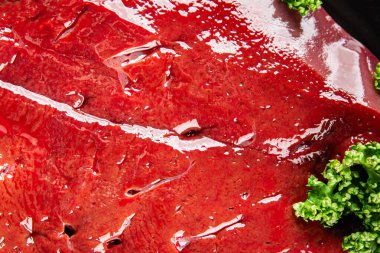 Çiğ sığır eti dana eti biftek biftek ızgara aperatif taze gurme yemek arkaplan masa rustik gıda üst görünüm fotokopi uzay keto ve paleo diyet