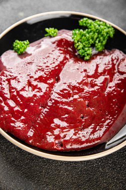 Çiğ sığır eti dana eti biftek biftek ızgara aperatif taze gurme yemek arkaplan masa rustik gıda üst görünüm fotokopi uzay keto ve paleo diyet