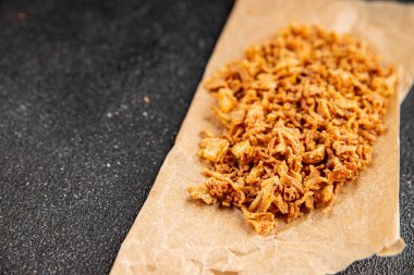 Kızarmış soğan çıtır soğan aperatif sebzeler taze lezzetli gurme yemek arkaplanı masa rustik gıda üst görünümü fotokopi alanı 