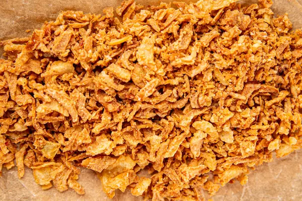 Kızarmış soğan çıtır soğan aperatif sebzeler taze lezzetli gurme yemek arkaplanı masa rustik gıda üst görünümü fotokopi alanı 