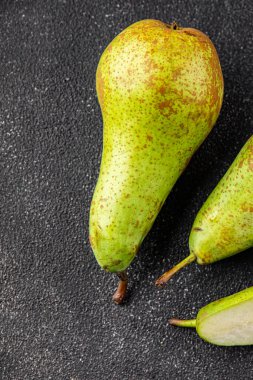 Armut meyvesi olgun sulu tatlı tatlı gurme yemek arka planı masa üzerinde rustik gıda üst görünüm fotokopi alanı