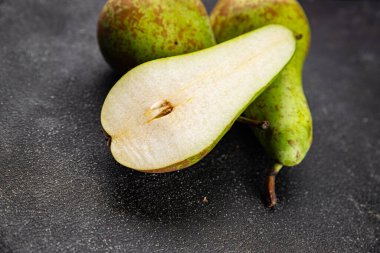 Armut meyvesi olgun sulu tatlı tatlı gurme yemek arka planı masa üzerinde rustik gıda üst görünüm fotokopi alanı
