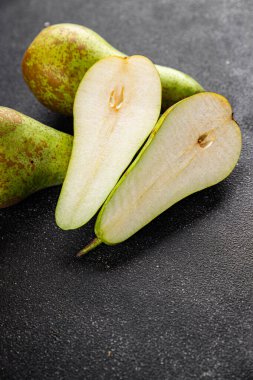 Armut meyvesi olgun sulu tatlı tatlı gurme yemek arka planı masa üzerinde rustik gıda üst görünüm fotokopi alanı