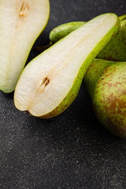 Armut meyvesi olgun sulu tatlı tatlı gurme yemek arka planı masa üzerinde rustik gıda üst görünüm fotokopi alanı