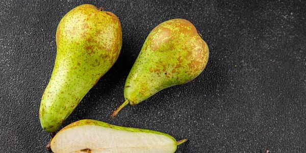 Armut meyvesi olgun sulu tatlı tatlı gurme yemek arka planı masa üzerinde rustik gıda üst görünüm fotokopi alanı