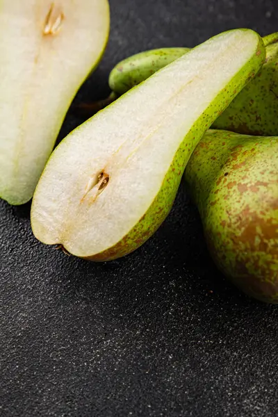 Armut meyvesi olgun sulu tatlı tatlı gurme yemek arka planı masa üzerinde rustik gıda üst görünüm fotokopi alanı