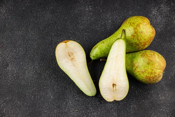 Armut meyvesi olgun sulu tatlı tatlı gurme yemek arka planı masa üzerinde rustik gıda üst görünüm fotokopi alanı