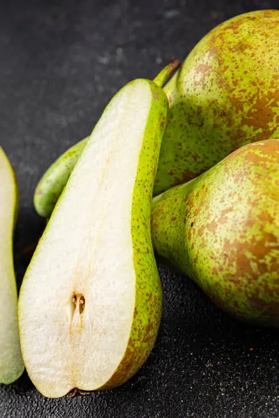 Armut meyvesi olgun sulu tatlı tatlı gurme yemek arka planı masa üzerinde rustik gıda üst görünüm fotokopi alanı