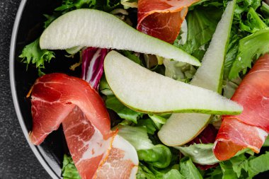 Salata armudu sebze yemeği taze lezzetli gurme yemek arkaplan masa rustik gıda üst görünüm fotokopi alanı