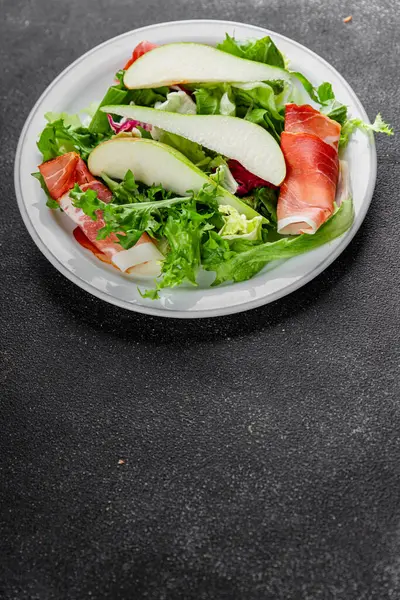 Salata armudu sebze yemeği taze lezzetli gurme yemek arkaplan masa rustik gıda üst görünüm fotokopi alanı