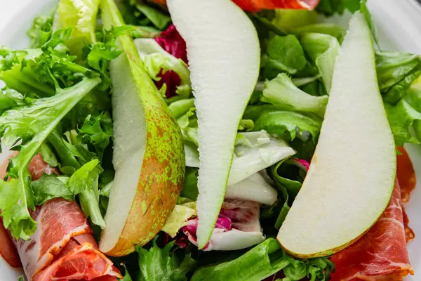 Salata armudu sebze yemeği taze lezzetli gurme yemek arkaplan masa rustik gıda üst görünüm fotokopi alanı