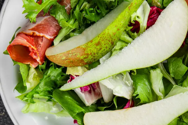 Salata armudu sebze yemeği taze lezzetli gurme yemek arkaplan masa rustik gıda üst görünüm fotokopi alanı