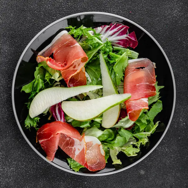 Salata armudu sebze yemeği taze lezzetli gurme yemek arkaplan masa rustik gıda üst görünüm fotokopi alanı