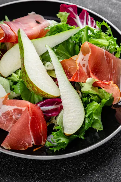 Salata armudu sebze yemeği taze lezzetli gurme yemek arkaplan masa rustik gıda üst görünüm fotokopi alanı