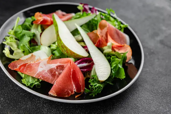 Salata armudu sebze yemeği taze lezzetli gurme yemek arkaplan masa rustik gıda üst görünüm fotokopi alanı
