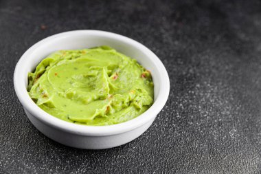 Guacamole soslu avokado sosu sebzeler organik taze lezzetli gurme yemek arkaplanı masa kırsal yiyeceklerin üst görüntüsü fotokopi alanı. 