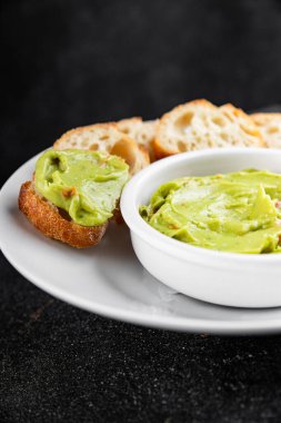 Guacamole soslu avokado sosu sebzeler organik taze lezzetli gurme yemek arkaplanı masa kırsal yiyeceklerin üst görüntüsü fotokopi alanı. 