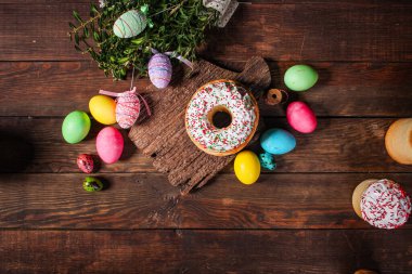 Paskalya pastası tatlı pasta geleneksel bayram hristiyanlığı organik ürün taze lezzetli gurme yemek arkaplanı masa kırsal gıdaların üst görünümü fotokopi alanı