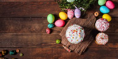 Paskalya pastası tatlı pasta geleneksel bayram hristiyanlığı organik ürün taze lezzetli gurme yemek arkaplanı masa kırsal gıdaların üst görünümü fotokopi alanı
