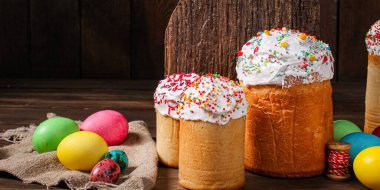 Paskalya pastası tatlı pasta geleneksel bayram hristiyanlığı organik ürün taze lezzetli gurme yemek arkaplanı masa kırsal gıdaların üst görünümü fotokopi alanı