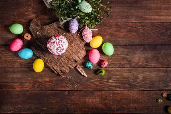 Paskalya pastası tatlı pasta geleneksel bayram hristiyanlığı organik ürün taze lezzetli gurme yemek arkaplanı masa kırsal gıdaların üst görünümü fotokopi alanı