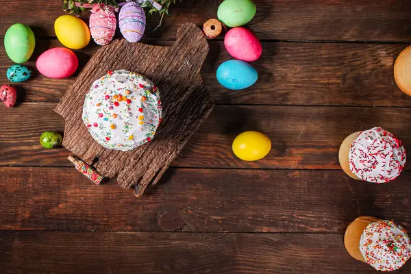 Paskalya pastası tatlı pasta geleneksel bayram hristiyanlığı organik ürün taze lezzetli gurme yemek arkaplanı masa kırsal gıdaların üst görünümü fotokopi alanı