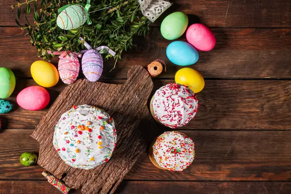 Paskalya pastası tatlı pasta geleneksel bayram hristiyanlığı organik ürün taze lezzetli gurme yemek arkaplanı masa kırsal gıdaların üst görünümü fotokopi alanı