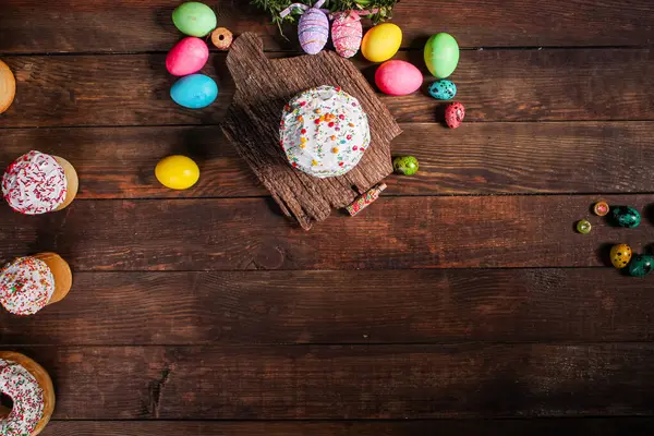 Paskalya pastası tatlı pasta geleneksel bayram hristiyanlığı organik ürün taze lezzetli gurme yemek arkaplanı masa kırsal gıdaların üst görünümü fotokopi alanı