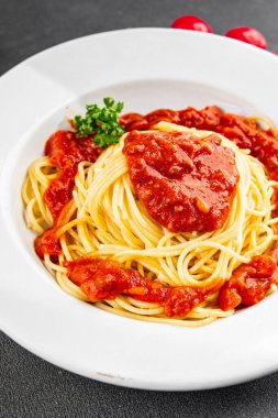 Spagetti bolonez makarna sosu lezzetli lezzetli lezzetli gurme yemek arka plan masa kırsal yemek üst görünüm fotokopi alanı