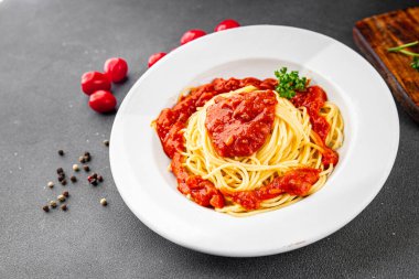 Spagetti bolonez makarna sosu lezzetli lezzetli lezzetli gurme yemek arka plan masa kırsal yemek üst görünüm fotokopi alanı