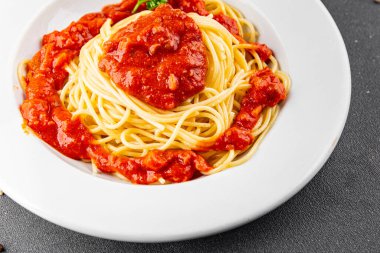 Spagetti bolonez makarna sosu lezzetli lezzetli lezzetli gurme yemek arka plan masa kırsal yemek üst görünüm fotokopi alanı