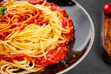 Spagetti bolonez makarna sosu lezzetli lezzetli lezzetli gurme yemek arka plan masa kırsal yemek üst görünüm fotokopi alanı