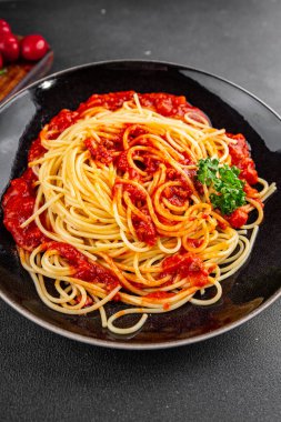 Spagetti bolonez makarna sosu lezzetli lezzetli lezzetli gurme yemek arka plan masa kırsal yemek üst görünüm fotokopi alanı