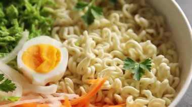 Budda kasesi, erişte, sebze salatası, lezzetli, gurme, yemek, masa arkası, yemek.