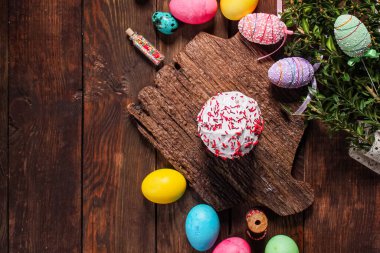Paskalya pastası tatlı pasta geleneksel bayram hristiyanlığı taze lezzetli gurme yemek arkaplanı masa kırsal yiyeceklerin üst görünümü fotokopi alanı