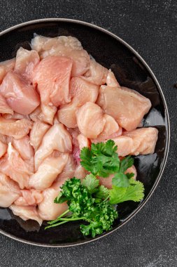 Tavuk, çiğ et, kümes hayvanları lezzetli lezzetli lezzetli gurme yemek arkaplanı, masa rustik gıdalar, fotokopi alanı ve paleo diyeti.