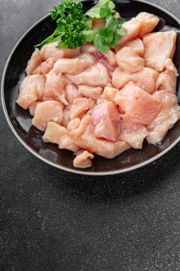 Tavuk, çiğ et, kümes hayvanları lezzetli lezzetli lezzetli gurme yemek arkaplanı, masa rustik gıdalar, fotokopi alanı ve paleo diyeti.