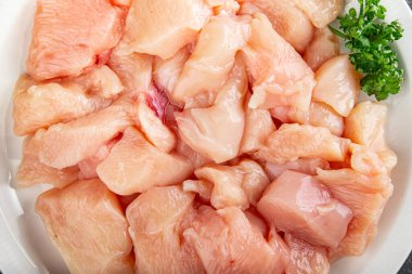 Tavuk, çiğ et, kümes hayvanları lezzetli lezzetli lezzetli gurme yemek arkaplanı, masa rustik gıdalar, fotokopi alanı ve paleo diyeti.