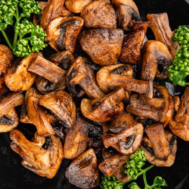 Mantar kızartması şampiyonu sebze yemeği taze gurme yemek masanın üzerinde rustik yemek üst görünüm fotokopi alanı vejetaryen ve vejetaryen yemekleri