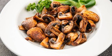 Mantar kızartması şampiyonu sebze yemeği taze gurme yemek masanın üzerinde rustik yemek üst görünüm fotokopi alanı vejetaryen ve vejetaryen yemekleri