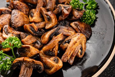 Mantar kızartması şampiyonu sebze yemeği taze gurme yemek masanın üzerinde rustik yemek üst görünüm fotokopi alanı vejetaryen ve vejetaryen yemekleri