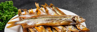 Tütsülenmiş balık capelin taze yemek gurme yemek arka planda masa rustik gıda üst görünüm kopyalama alanı  