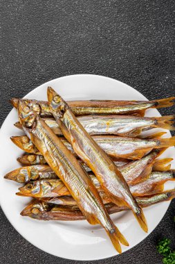 Tütsülenmiş balık capelin taze yemek gurme yemek arka planda masa rustik gıda üst görünüm kopyalama alanı  