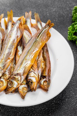 Tütsülenmiş balık capelin taze yemek gurme yemek arka planda masa rustik gıda üst görünüm kopyalama alanı  